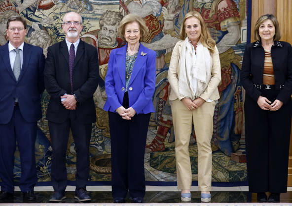 Queen Sofia receives in audience a representation of the Asociación Visión y Vida Queen Sofia during the audience with a representation of the Asociación Visión y Vida on the occasion of its 70th anniversary, at the Zarzuela Palace, on April 20, 2026, in Madrid Spain Visión y Vida was created in 1955 with the objective of procuring the best for the vision of the citizens in an altruistic way by informing, educating, advising and recommending with the doctors within their reach and in all social and professional sectors FAMOUS AUDIENCE ASSOCIATION ANNIVERSARY Antonio Gutié Madrid Madrid Spain  Copyright: xAntonioxGutiÃ rrezx 7454379