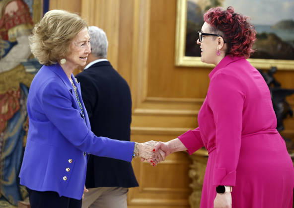 Queen Sofia receives in audience a representation of the Association of Relatives of People with Alzheimers and other Dementias Remember Extremadura Queen Sofia during the audience with a representation of the Association of Relatives of People with Alzheimers and other Dementias Remember Extremadura on the occasion of its 25th anniversary, at the Zarzuela Palace, on April 20, 2026, in Madrid Spain FAMOUS AUDIENCE QUEEN Antonio Gutié Madrid Madrid Spain  Copyright: xAntonioxGutiÃ rrezx 7454435