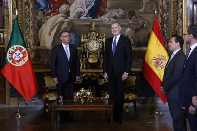 Spain s King Felipe VI (C) and new President of Portugal, Antonio Jose Seguro (L), hold a meeting in Madrid, Spain, 20 April 2026. Seguro is on an official visit in Spain. New President of Portugal, Antonio Jose Seguro, visits Spain !ACHTUNG: NUR REDAKTIONELLE NUTZUNG!  Copyright: xChemaxMoyax GRAF5514 20260420-55020041614_1
