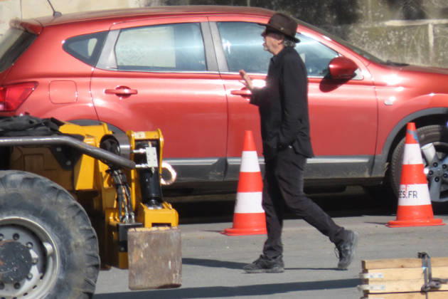 Wednesday Filming - Paris Director Tim Burton, Jenna Ortega and Fred Armisen seen during the filming of Wednesday Season 3 directed by Tim Burton in Paris, France on April 20, 2026. Photo by ABACAPRESS.COM Paris France  Copyright: xABACAx