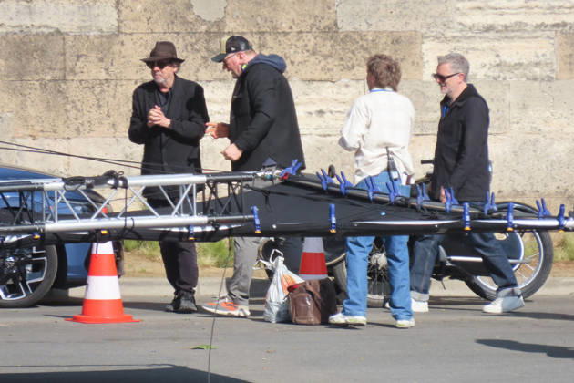 Wednesday Filming - Paris Director Tim Burton, Jenna Ortega and Fred Armisen seen during the filming of Wednesday Season 3 directed by Tim Burton in Paris, France on April 20, 2026. Photo by ABACAPRESS.COM Paris France  Copyright: xABACAx