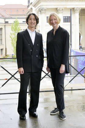 Hayato Sumino und Joana Mallwitz beim Fototermin zum Classic Open Air 2026 auf dem Gendarmenmarkt. Berlin, 20.04.2026