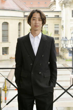 Hayato Sumino beim Fototermin zum Classic Open Air 2026 auf dem Gendarmenmarkt. Berlin, 20.04.2026