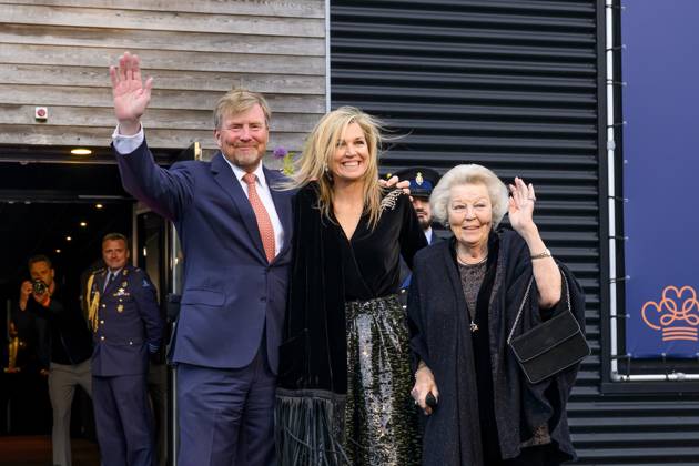 Dokkum, The Netherlands, 2026-04-20 19:52:11 DOKKUM, 20-04-2026, Theater Sense King Willem-Alexander and Queen Maxima, accompanied by Princess Beatrix, are present at Theater Sense in Dokkum for the annual King s Day concert. The concert is attended by an audience involved in the organization of the King s Day celebrations in Dokkum. PHOTO: NLBeeld Patrick van Emst Credit: NL Beeld Patrick van Emst  Copyright: xx x