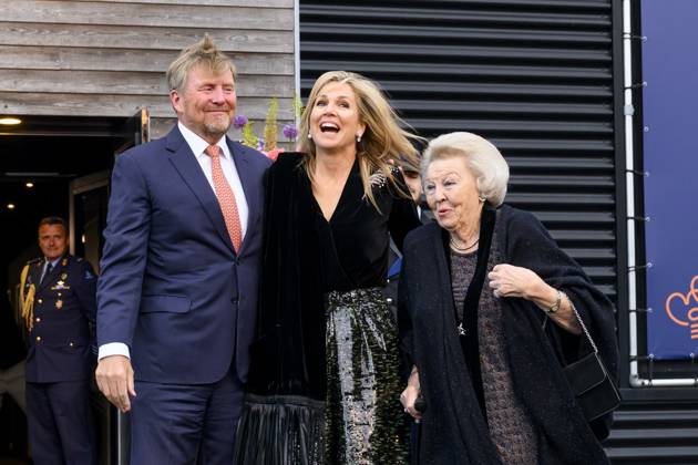 Dokkum, The Netherlands, 2026-04-20 19:52:14 DOKKUM, 20-04-2026, Theater Sense King Willem-Alexander and Queen Maxima, accompanied by Princess Beatrix, are present at Theater Sense in Dokkum for the annual King s Day concert. The concert is attended by an audience involved in the organization of the King s Day celebrations in Dokkum. PHOTO: NLBeeld Patrick van Emst Credit: NL Beeld Patrick van Emst  Copyright: xx x