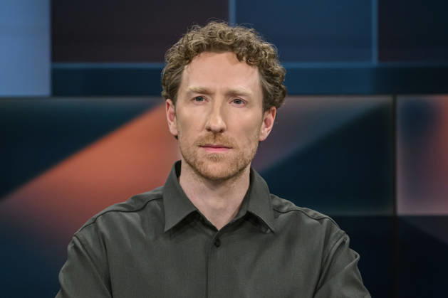 im Bild v.l.: Moderator - Louis Klamroth, GER, Berlin, hart aber fair - Polittalk, TV, Format, mit Moderator - Louis Klamroth, Das Erste, Das Thema: Tankrabatt und 1000-Euro-Prämie: Was hilft und wer zahlt?, 20.04.2026, Copyright: HMBxMedia UwexKoch