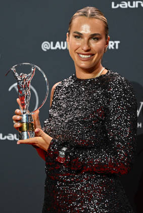 (260421) -- MADRID, April 21, 2026 -- Aryna Sabalenka poses with the Laureus World Sportswoman of the Year Award during the 2026 Laureus World Sports Awards ceremony in Madrid, Spain, April 20, 2026. ) (SP)SPAIN-MADRID-LAUREUS WORLD SPORTS AWARDS-CEROMONY ChengxMin 