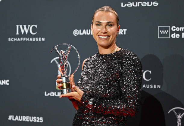 (260421) -- MADRID, April 21, 2026 -- Aryna Sabalenka poses with the Laureus World Sportswoman of the Year Award during the 2026 Laureus World Sports Awards ceremony in Madrid, Spain, April 20, 2026. ) (SP)SPAIN-MADRID-LAUREUS WORLD SPORTS AWARDS-CEROMONY ChengxMin 
