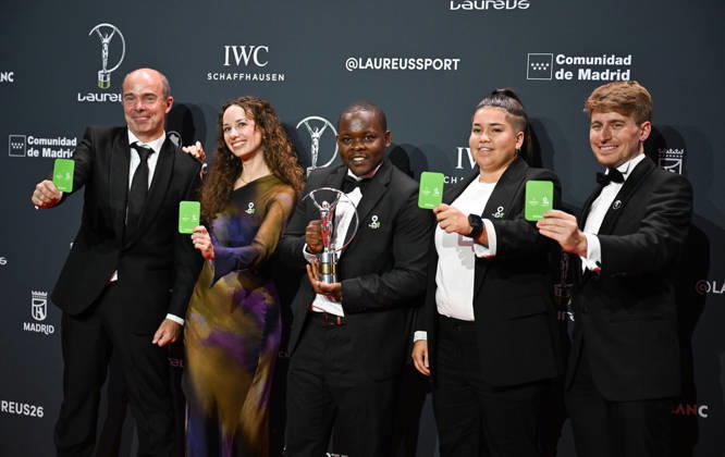 (260421) -- MADRID, April 21, 2026 -- Members of Futbol Mas pose on the red carpet after winning the Sport for Good Award during the 2026 Laureus World Sports Awards ceremony in Madrid, Spain, April 20, 2026. ) (SP)SPAIN-MADRID-LAUREUS WORLD SPORTS AWARDS-CEROMONY ChengxMin 