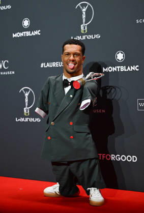 (260421) -- MADRID, April 21, 2026 -- Gabriel Araujo poses with the Laureus World Sportsperson of the Year with a Disability Award during the 2026 Laureus World Sports Awards ceremony in Madrid, Spain, April 20, 2026. ) (SP)SPAIN-MADRID-LAUREUS WORLD SPORTS AWARDS-CEROMONY ChengxMin 
