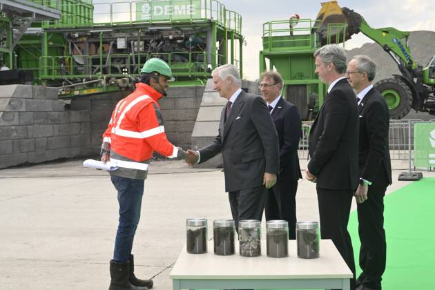 Interregional Royal Visit to WalloniaFlanders 2026 FARCIENNES, BELGIUM - APRIL 21: King Philippe of Belgium pictured visiting DEME Environnement during the first Interregional Royal Visit to WalloniaFlanders on April 21, 2026 in Farciennes, Belgium, 21 04 2026 Farciennes Belgium  Copyright: xPhilipxReynaersx