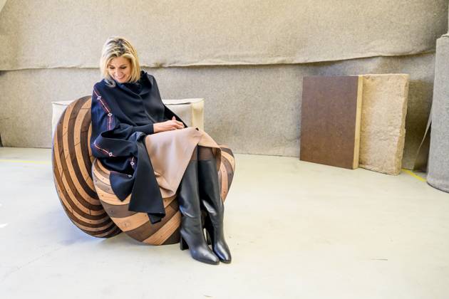 Arnhem, The Netherlands, 2026-04-21 14:03:57 ARNHEM, 21-04-2026, Cleantech Park. Queen Maxima visits Cleantech Park Arnhem. Arnhem has been named SME City 2026 by the business association MKB-Nederland. Every year, MKB-Nederland awards this title to a city or region that demonstrates it stands alongside entrepreneurs, actively works towards an attractive business climate, supports collaboration with entrepreneurs, and offers space for innovation, growth, and networking. PHOTO: NLBeeld Patrick van Emst. In the photo: Queen Maxima takes a seat on a circular design chair by Joris Laarman. Credit: NL Beeld Patrick van Emst Copyright: xx x