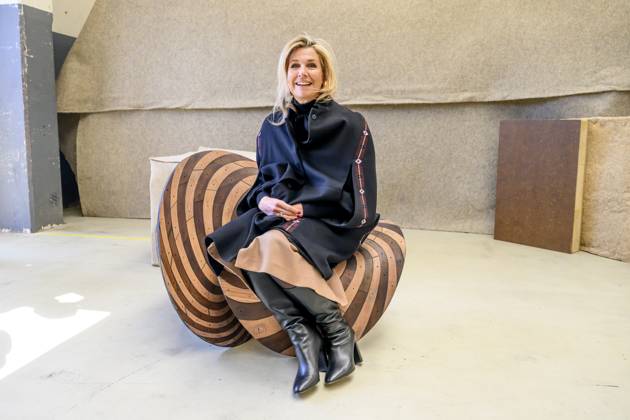 Arnhem, The Netherlands, 2026-04-21 14:03:48 ARNHEM, 21-04-2026, Cleantech Park. Queen Maxima visits Cleantech Park Arnhem. Arnhem has been named SME City 2026 by the business association MKB-Nederland. Every year, MKB-Nederland awards this title to a city or region that demonstrates it stands alongside entrepreneurs, actively works towards an attractive business climate, supports collaboration with entrepreneurs, and offers space for innovation, growth, and networking. PHOTO: NLBeeld Patrick van Emst. In the photo: Queen Maxima takes a seat on a circular design chair by Joris Laarman. Credit: NL Beeld Patrick van Emst Copyright: xx x