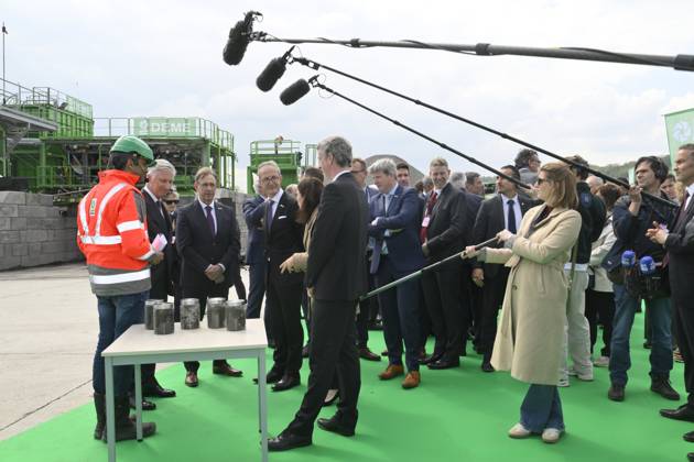 Interregional Royal Visit to WalloniaFlanders 2026 FARCIENNES, BELGIUM - APRIL 21: King Philippe of Belgium pictured visiting DEME Environnement during the first Interregional Royal Visit to WalloniaFlanders on April 21, 2026 in Farciennes, Belgium, 21 04 2026 Farciennes Belgium  Copyright: xPhilipxReynaersx