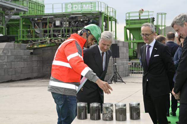 Interregional Royal Visit to WalloniaFlanders 2026 FARCIENNES, BELGIUM - APRIL 21: King Philippe of Belgium pictured visiting DEME Environnement during the first Interregional Royal Visit to WalloniaFlanders on April 21, 2026 in Farciennes, Belgium, 21 04 2026 Farciennes Belgium  Copyright: xPhilipxReynaersx