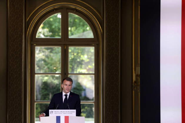 Decoration Ceremony For The Police Forces Who Intervened At The Bataclan - Paris France s President, Emmanuel Macron delivers a speech during a ceremony for awarding collective decorations to the police forces who intervened at the Bataclan during the attacks on November 13, 2015, at the Elysee Presidential palace, in Paris, on April, 21, 2026. Photo by Stephane Lemouton Pool ABACAPRESS.COM Paris France Copyright: xLemoutonxStephane Pool ABACAx