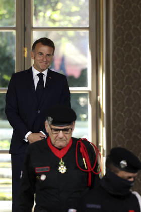 Decoration Ceremony For The Police Forces Who Intervened At The Bataclan - Paris France s President, Emmanuel Macron decorates police officers after awarding them during a ceremony to honour the police officers who intervened in the Bataclan concert hall on November 13, 2015 s attacks, at the Elysee Palace in Paris, on April 21, 2026. ? Stephane Lemouton SIPA LEMOUTONSTEPHANE_260421A044 Credit:Stephane Lemouton SIPA 2604211425 Photo by Stephane Lemouton Pool ABACAPRESS.COM Paris France Copyright: xLemoutonxStephane Pool ABACAx