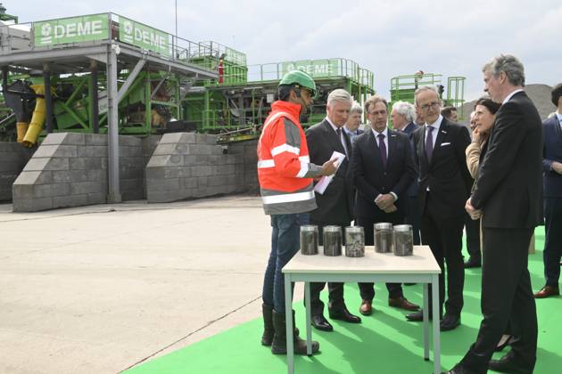 Interregional Royal Visit to WalloniaFlanders 2026 FARCIENNES, BELGIUM - APRIL 21: King Philippe of Belgium pictured visiting DEME Environnement during the first Interregional Royal Visit to WalloniaFlanders on April 21, 2026 in Farciennes, Belgium, 21 04 2026 Farciennes Belgium  Copyright: xPhilipxReynaersx