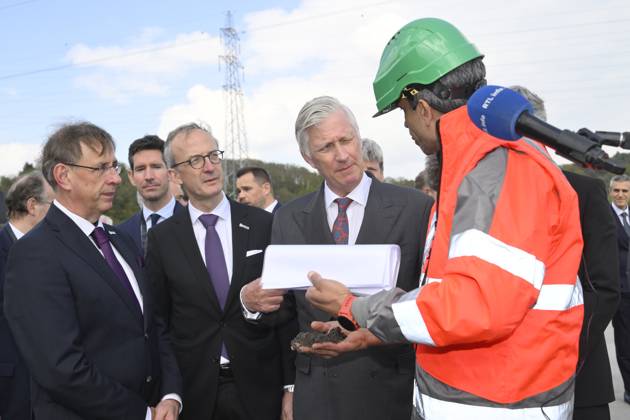 Interregional Royal Visit to WalloniaFlanders 2026 FARCIENNES, BELGIUM - APRIL 21: King Philippe of Belgium pictured visiting DEME Environnement during the first Interregional Royal Visit to WalloniaFlanders on April 21, 2026 in Farciennes, Belgium, 21 04 2026 Farciennes Belgium  Copyright: xPhilipxReynaersx