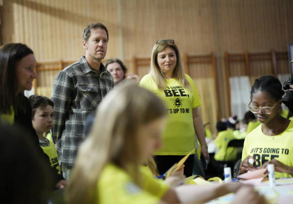 GÖTEBORG, SWEDEN 20260420 Formula 1 World Champion Sebastian Vettel visits Lilla Samskolan where students will show their environmental work Sebastian Vettel is in Gothenburg to receive The Perfect World Foundation Award GÖTEBORG SWEDEN x9200x  Copyright: xBjörnxLarssonxRosvall TTx SEBASTIAN VETTEL AN6CMIRItdQ
