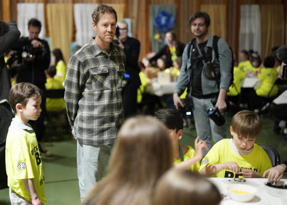 GÖTEBORG, SWEDEN 20260420 Formula 1 World Champion Sebastian Vettel visits Lilla Samskolan where students will show their environmental work Sebastian Vettel is in Gothenburg to receive The Perfect World Foundation Award GÖTEBORG SWEDEN x9200x  Copyright: xBjörnxLarssonxRosvall TTx SEBASTIAN VETTEL YEbYCf9H4UM