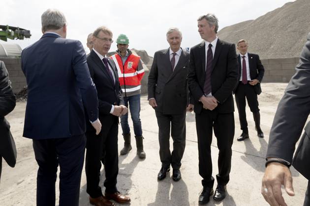 Interregional Royal Visit to WalloniaFlanders 2026 FARCIENNES, BELGIUM - APRIL 21: King Philippe of Belgium pictured visiting DEME Environnement during the first Interregional Royal Visit to WalloniaFlanders on April 21, 2026 in Farciennes, Belgium, 21 04 2026 Farciennes Belgium  Copyright: xPhilipxReynaersx
