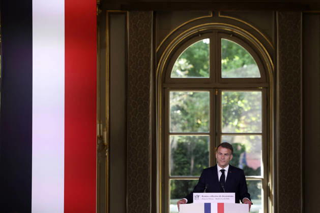 Emmanuel Macron, président de la République Française Cérémonie de remise de décorations collectives aux forces de police intervenues au Bataclan lors des attentats du 13 novembre 2015, au palais de lÉlysée à Paris, le 21 avril 2026 France s President, Emmanuel Macron delivers a speech during a ceremony for awarding collective decorations to the police forces who intervened at the Bataclan during the attacks on November 13, 2015, at the Elysee Presidential palace, in Paris, on April, 21, 2026 Paris France Copyright: xStà phanexLemoutonx xPoolx xBestimagexStà phanexLemoutonx xPoolx xBestimagex