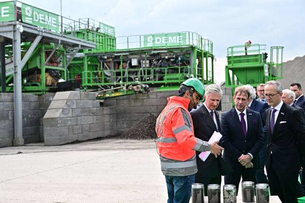 King Philippe - Filip of Belgium pictured during a royal visit at DEME environment in Farciennes on circular economy, recycling and the availability of land, Tuesday 21 April 2026. Belgian king is on a two-day interregional business visit to Flanders and Wallonia, organized with the Flemish andWalloon business networks VOKA and AKT, with 40 business leaders from both regions.  DIRKxWAEM 171555133