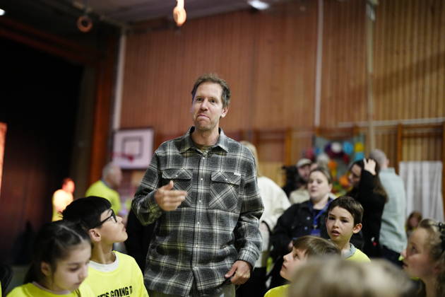 Former Formula 1 World Champion Sebastian Vettel visits Lilla Samskolan, where students demonstrate their environmental work, while in Gothenburg to receive The Perfect World Foundation Award in Gothenburg, Sweden, on April 20, 2026 GÖTEBORG SWEDEN x9200x Copyright: xBjörnxLarssonxRosvall TTx SEBASTIAN VETTEL tl1UccuLVZM