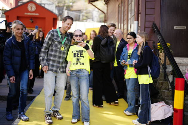 Former Formula 1 World Champion Sebastian Vettel visits Lilla Samskolan, where students demonstrate their environmental work, while in Gothenburg to receive The Perfect World Foundation Award in Gothenburg, Sweden, on April 20, 2026 GÖTEBORG SWEDEN x9200x Copyright: xBjörnxLarssonxRosvall TTx SEBASTIAN VETTEL cfJI9cj7BqU