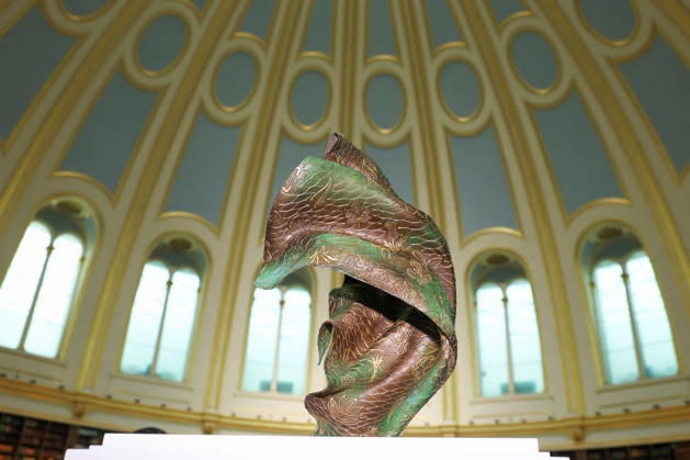 Britain s King Charles and Queen Camilla visit the British Museum on the 100th anniversary of Queen Elizabeth s birth in London, UK, 21 April 2026 London, UK, 21 April 2026: A scaled model of The Commonwealth Wind Sculpture by artist Yinka Shonibare, which will form part of the Queen Elizabeth Memorial, is seen at the British Museum, on the 100th anniversary of the late queen s birth in London., Credit:Toby Melville Avalon United Kingdom, London  Copyright: xTobyxMelvillex xAvalonx 1093327670