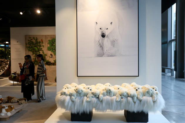 (260421) -- MILAN, April 21, 2026 -- Visitors watch exhibits during the 64th Salone del Mobile at Fiera Milano Rho exhibition center in Milan, Italy, April 21, 2026. ) ITALY-MILAN-SALONE DEL MOBILE-OPENING LixJing 
