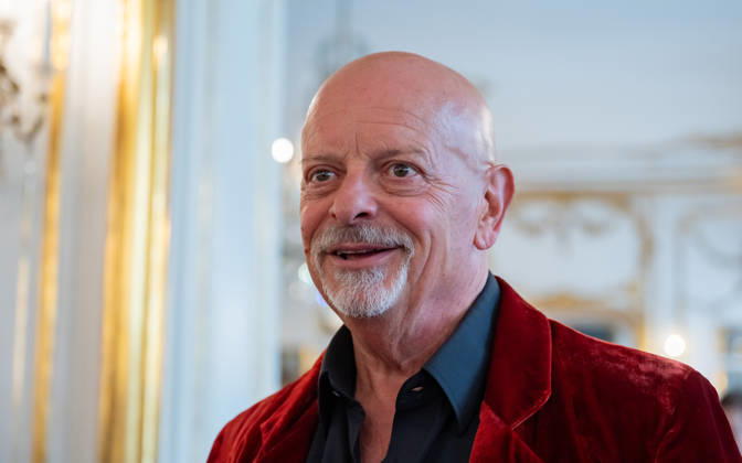 20260421 BP Van der Bellen trifft Oesterreichs ESC-Teilnehmerinnen und Teilnehmer WIEN, OESTERREICH - 21. APRIL: Saenger, Komponist, Musikproduzent und mehrfacher Eurovision-Song-Contest Teilnehmer Gary Lux waehrend des Empfangs Oesterreichs ESC-Teilnehmerinnen und -Teilnehmer aus den vergangenen Jahrzehnten anlaesslich des 70. Eurovision Song Contest vom 12. bis zum 16. Mai 2026 in Wien im Maria Theresien-Zimmer in der Wiener Hofburg am 21. April 2026 in Wien, Oesterreich. 260421_SEPA_17_002 Copyright: xIsabellexOuvrardx SEPAxMedia