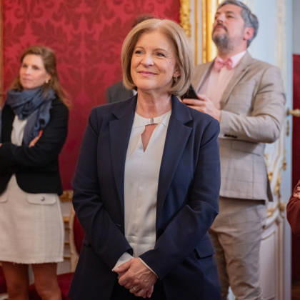 20260421 BP Van der Bellen trifft Oesterreichs ESC-Teilnehmerinnen und Teilnehmer WIEN, OESTERREICH - 21. APRIL: Journalistin, ORF-Fernsehmoderatorin, Radiodirektorin und ORF-Interims-Generaldirektorin Thurnher waehrend des Empfangs Oesterreichs ESC-Teilnehmerinnen und -Teilnehmer aus den vergangenen Jahrzehnten anlaesslich des 70. Eurovision Song Contest vom 12. bis zum 16. Mai 2026 in Wien im Maria Theresien-Zimmer in der Wiener Hofburg am 21. April 2026 in Wien, Oesterreich. 260421_SEPA_17_033 Copyright: xIsabellexOuvrardx SEPAxMedia