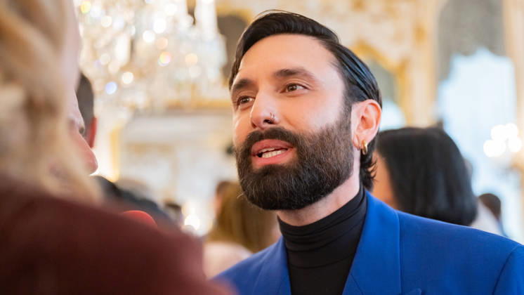 20260421 BP Van der Bellen trifft Oesterreichs ESC-Teilnehmerinnen und Teilnehmer WIEN, OESTERREICH - 21. APRIL: Musiker, Saenger, Schauspieler und Eurovision-Song-Contest 2014 Gewinner Thomas -Tom- Neuwirth alias Conchita Wurst waehrend des Empfangs Oesterreichs ESC-Teilnehmerinnen und -Teilnehmer aus den vergangenen Jahrzehnten anlaesslich des 70. Eurovision Song Contest vom 12. bis zum 16. Mai 2026 in Wien im Maria Theresien-Zimmer in der Wiener Hofburg am 21. April 2026 in Wien, Oesterreich. 260421_SEPA_17_052 Copyright: xIsabellexOuvrardx SEPAxMedia