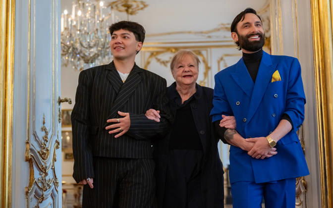20260421 BP Van der Bellen trifft Oesterreichs ESC-Teilnehmerinnen und Teilnehmer WIEN, OESTERREICH - 21. APRIL: Saenger, Kontertenor und Eurovision-Song-Contest 2025 Gewinner Johannes Pietsch alias JJ, Saengerin, Begruenderin des Austropop, Schauspielerin und Eurovision-Song-Contest Teilnehmerin Marianne Mendt und Musiker, Saenger, Schauspieler und Eurovision-Song-Contest 2014 Gewinner Thomas -Tom- Neuwirth alias Conchita Wurst waehrend des Empfangs Oesterreichs ESC-Teilnehmerinnen und -Teilnehmer aus den vergangenen Jahrzehnten anlaesslich des 70. Eurovision Song Contest vom 12. bis zum 16. Mai 2026 in Wien im Maria Theresien-Zimmer in der Wiener Hofburg am 21. April 2026 in Wien, Oesterreich. 260421_SEPA_17_011 Copyright: xIsabellexOuvrardx SEPAxMedia