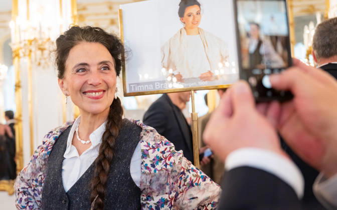 20260421 BP Van der Bellen trifft Oesterreichs ESC-Teilnehmerinnen und Teilnehmer WIEN, OESTERREICH - 21. APRIL: Saengerin, Autorin und Eurovision-Song-Contest Teilnehmerin Timna Brauer waehrend des Empfangs Oesterreichs ESC-Teilnehmerinnen und -Teilnehmer aus den vergangenen Jahrzehnten anlaesslich des 70. Eurovision Song Contest vom 12. bis zum 16. Mai 2026 in Wien im Maria Theresien-Zimmer in der Wiener Hofburg am 21. April 2026 in Wien, Oesterreich. 260421_SEPA_17_050 Copyright: xIsabellexOuvrardx SEPAxMedia