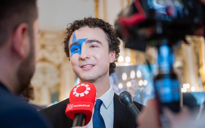 20260421 BP Van der Bellen trifft Oesterreichs ESC-Teilnehmerinnen und Teilnehmer WIEN, OESTERREICH - 21. APRIL: Saenger, Kontertenor und Eurovision-Song-Contest 2025 Gewinner Johannes Pietsch alias JJ waehrend des Empfangs Oesterreichs ESC-Teilnehmerinnen und -Teilnehmer aus den vergangenen Jahrzehnten anlaesslich des 70. Eurovision Song Contest vom 12. bis zum 16. Mai 2026 in Wien im Maria Theresien-Zimmer in der Wiener Hofburg am 21. April 2026 in Wien, Oesterreich. 260421_SEPA_17_051 Copyright: xIsabellexOuvrardx SEPAxMedia