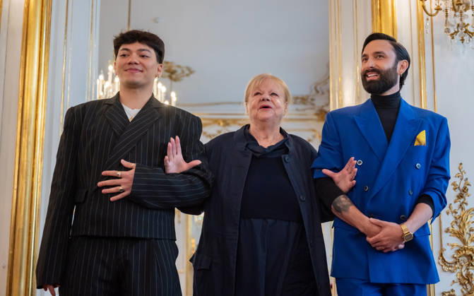 20260421 BP Van der Bellen trifft Oesterreichs ESC-Teilnehmerinnen und Teilnehmer WIEN, OESTERREICH - 21. APRIL: Saenger, Kontertenor und Eurovision-Song-Contest 2025 Gewinner Johannes Pietsch alias JJ, Saengerin, Begruenderin des Austropop, Schauspielerin und Eurovision-Song-Contest Teilnehmerin Marianne Mendt und Musiker, Saenger, Schauspieler und Eurovision-Song-Contest 2014 Gewinner Thomas -Tom- Neuwirth alias Conchita Wurst waehrend des Empfangs Oesterreichs ESC-Teilnehmerinnen und -Teilnehmer aus den vergangenen Jahrzehnten anlaesslich des 70. Eurovision Song Contest vom 12. bis zum 16. Mai 2026 in Wien im Maria Theresien-Zimmer in der Wiener Hofburg am 21. April 2026 in Wien, Oesterreich. 260421_SEPA_17_012 Copyright: xIsabellexOuvrardx SEPAxMedia