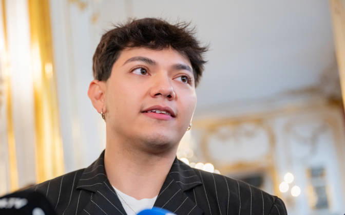 20260421 BP Van der Bellen trifft Oesterreichs ESC-Teilnehmerinnen und Teilnehmer WIEN, OESTERREICH - 21. APRIL: Saenger, Kontertenor und Eurovision-Song-Contest 2025 Gewinner Johannes Pietsch alias JJ waehrend des Empfangs Oesterreichs ESC-Teilnehmerinnen und -Teilnehmer aus den vergangenen Jahrzehnten anlaesslich des 70. Eurovision Song Contest vom 12. bis zum 16. Mai 2026 in Wien im Maria Theresien-Zimmer in der Wiener Hofburg am 21. April 2026 in Wien, Oesterreich. 260421_SEPA_17_015 Copyright: xIsabellexOuvrardx SEPAxMedia