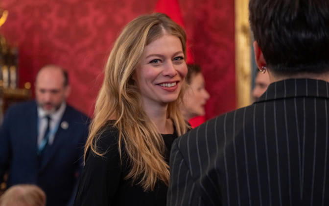 20260421 BP Van der Bellen trifft Oesterreichs ESC-Teilnehmerinnen und Teilnehmer WIEN, OESTERREICH - 21. APRIL: Saengerin, Schauspielerin und Eurovision-Song-Contest Teilnehmerin Zoe Straub waehrend des Empfangs Oesterreichs ESC-Teilnehmerinnen und -Teilnehmer aus den vergangenen Jahrzehnten anlaesslich des 70. Eurovision Song Contest vom 12. bis zum 16. Mai 2026 in Wien im Maria Theresien-Zimmer in der Wiener Hofburg am 21. April 2026 in Wien, Oesterreich. 260421_SEPA_17_027 Copyright: xIsabellexOuvrardx SEPAxMedia