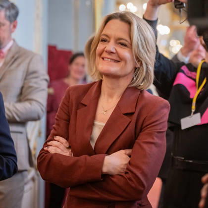 20260421 BP Van der Bellen trifft Oesterreichs ESC-Teilnehmerinnen und Teilnehmer WIEN, OESTERREICH - 21. APRIL: ORF Fernseh-Programmdirektorin Stefanie Groiss-Horowitz waehrend des Empfangs Oesterreichs ESC-Teilnehmerinnen und -Teilnehmer aus den vergangenen Jahrzehnten anlaesslich des 70. Eurovision Song Contest vom 12. bis zum 16. Mai 2026 in Wien im Maria Theresien-Zimmer in der Wiener Hofburg am 21. April 2026 in Wien, Oesterreich. 260421_SEPA_17_034 Copyright: xIsabellexOuvrardx SEPAxMedia