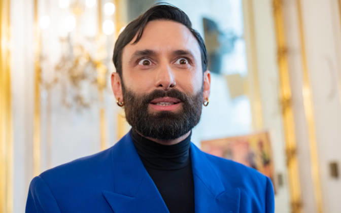 20260421 BP Van der Bellen trifft Oesterreichs ESC-Teilnehmerinnen und Teilnehmer WIEN, OESTERREICH - 21. APRIL: Musiker, Saenger, Schauspieler und Eurovision-Song-Contest 2014 Gewinner Thomas -Tom- Neuwirth alias Conchita Wurst waehrend des Empfangs Oesterreichs ESC-Teilnehmerinnen und -Teilnehmer aus den vergangenen Jahrzehnten anlaesslich des 70. Eurovision Song Contest vom 12. bis zum 16. Mai 2026 in Wien im Maria Theresien-Zimmer in der Wiener Hofburg am 21. April 2026 in Wien, Oesterreich. 260421_SEPA_17_013 Copyright: xIsabellexOuvrardx SEPAxMedia