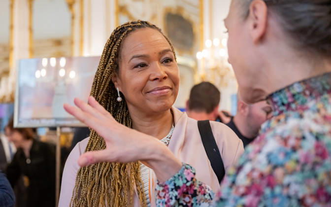 20260421 BP Van der Bellen trifft Oesterreichs ESC-Teilnehmerinnen und Teilnehmer WIEN, OESTERREICH - 21. APRIL: Soul- und Jazz-Saengerin, Pianistin, Arrangeurin, Komponistin und Eurovision-Song-Contest Teilnehmerin Stella Jones waehrend des Empfangs Oesterreichs ESC-Teilnehmerinnen und -Teilnehmer aus den vergangenen Jahrzehnten anlaesslich des 70. Eurovision Song Contest vom 12. bis zum 16. Mai 2026 in Wien im Maria Theresien-Zimmer in der Wiener Hofburg am 21. April 2026 in Wien, Oesterreich. 260421_SEPA_17_055 Copyright: xIsabellexOuvrardx SEPAxMedia