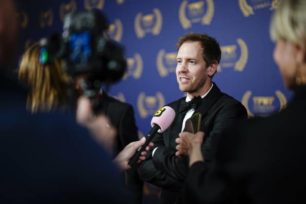 GOTHENBURG, SWEDEN 20260421 Sebastian Vettel is greeted by reporters as he arrives at The Perfect World Foundation Award gala at the Gothenburg Stock Exchange GOTHENBURG, SWEDEN x9200x  Copyright: xBjörnxLarssonxRosvall TTx THE PERFECT WORLD FOUNDATION AWARD 2026 MZEW_JQwF-w