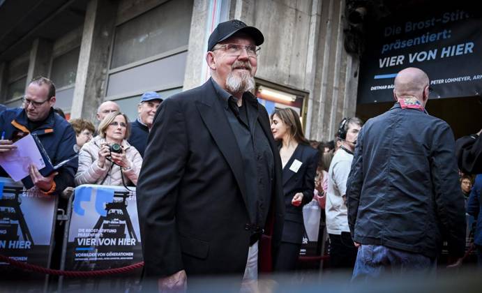 Premiere des Dokumentarfilms Vier von hier In Anwesenheit von Dietmar Bär, Joachim Krol, Peter Lohmeyer, Armin Rohde und Regisseur Christph Rüter in der Lichtburg Essen ** NUR FÜR REDAKTIONELLE ZWECKE ** EDITORIAL USE ONLY **<p>Schauspieler Dietmar Bär am Dienstag, dem 17. März 2026. Premiere des Dokumentarfilms Vier von hier In Anwesenheit von Dietmar Bär, Joachim Krol, Peter Lohmeyer und Armin Rohde. Schauspieler auf dem roten Teppich vor der Lichtburg Deutschland NRW Essen Copyright: KerstinxKokoska