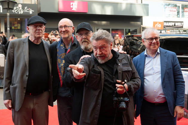 Regisseur Christoph RUETER, Rüter, Schauspieler Peter LOHMEYER, Schauspieler Dietmar BAER, Bär, Schauspieler Armin ROHDE, Schauspieler Joachim KROL, Roter Teppich, Red Carpet Show, Ankunft, arrival, Filmpremiere Vier von hier, 21.04.2026, in der Lichtburg in Essen,