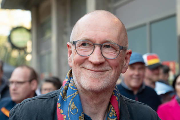 Schauspieler Peter LOHMEYER, Portraet, Portrait, Porträt, Einzelbild, angeschnittenes Einzelmotiv, Roter Teppich, Red Carpet Show, Ankunft, arrival, Filmpremiere Vier von hier, 21.04.2026, in der Lichtburg in Essen,