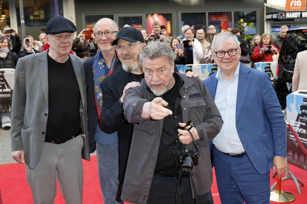 Christoph Rüter, Peter Lohmeyer, Dietmar Bär, Armin Rohde und Joachim Krol bei der Premiere des Dokumentarfilms Vier von Hier in der Lichtburg. Essen, 21.04.2026