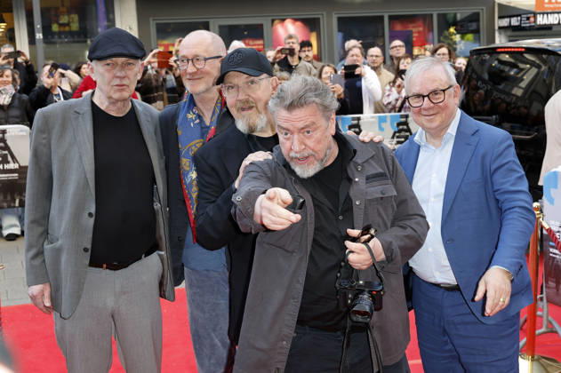 Christoph Rüter, Peter Lohmeyer, Dietmar Bär, Armin Rohde und Joachim Krol bei der Premiere des Dokumentarfilms Vier von Hier in der Lichtburg. Essen, 21.04.2026